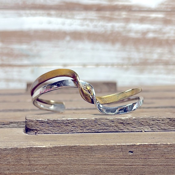 Lori euc southwestern Elegant Gold brass Silver Twist adjustable metal Bracelet - Picture 3 of 6